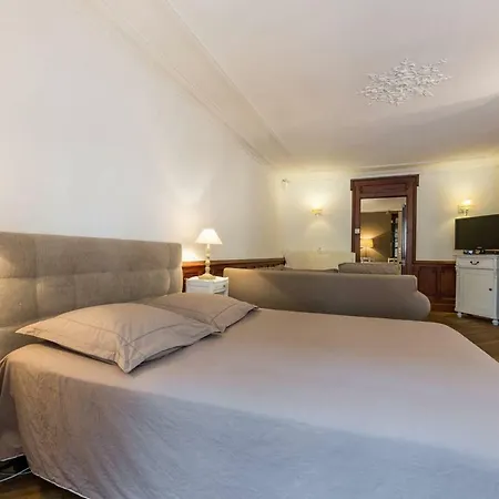 Apartment Rue Royale *
