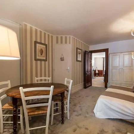 Rue Royale Apartment *
